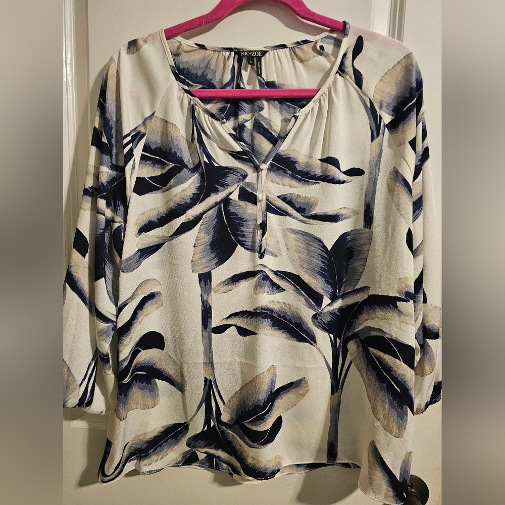 Nic+Zoe womens blouse. Blue and white